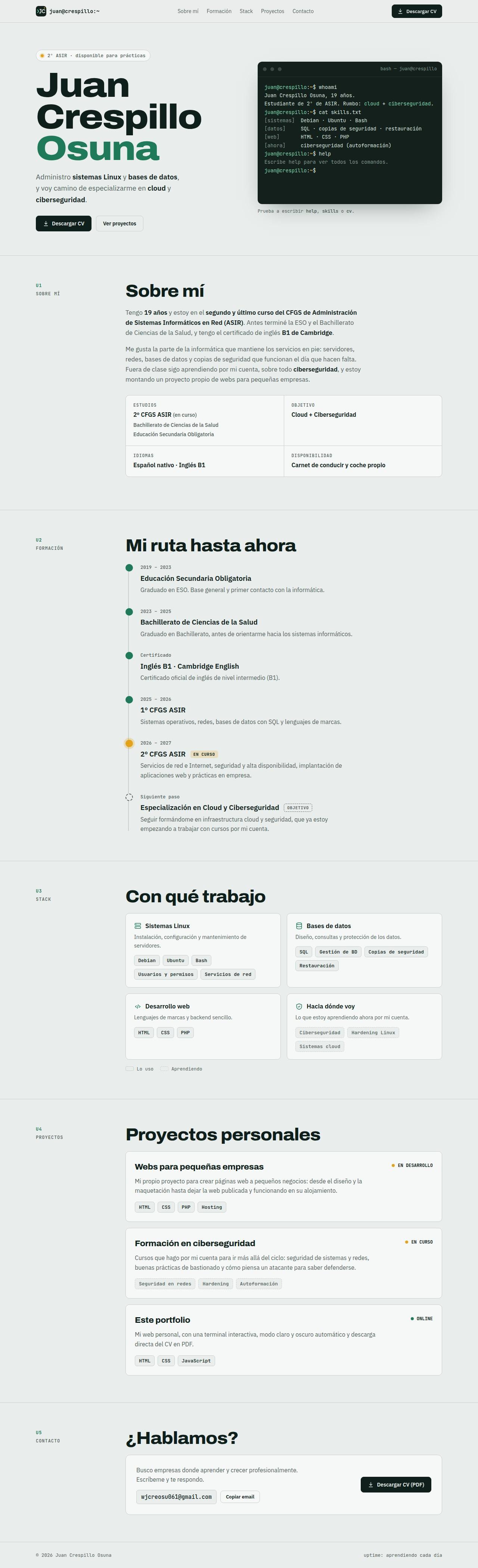 Captura de la web del portfolio de Juan Crespillo, con terminal interactiva